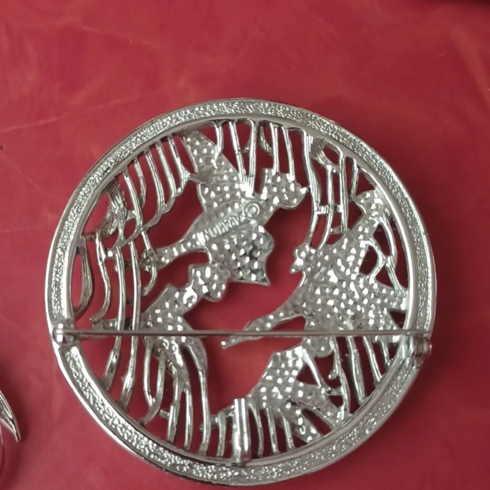 Sara Coventry brooches vintage jewelry
